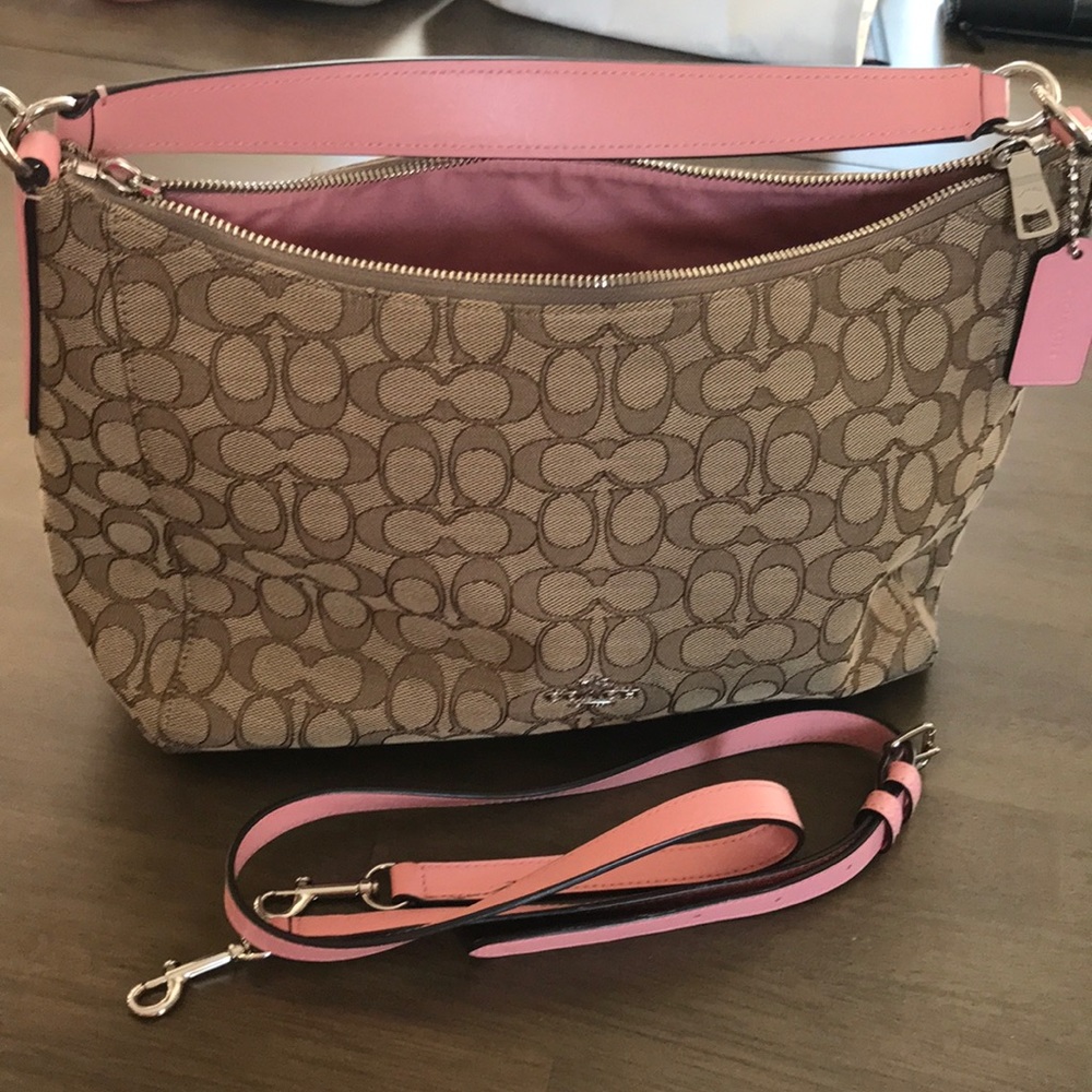 Coach- Outline Signature